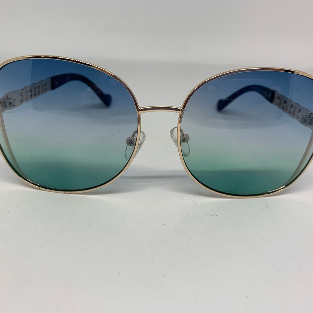 Jessica Simpson sunglasses